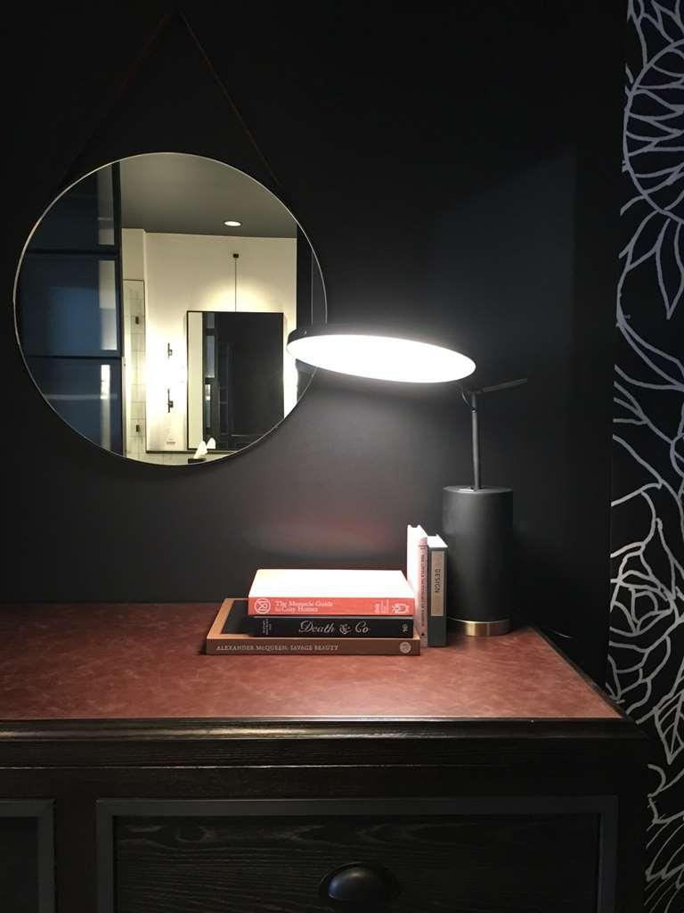 Crossroads Hotel Kansas City Room photo
