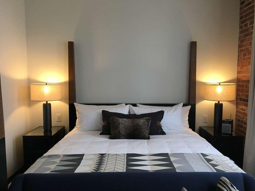 Crossroads Hotel Kansas City Room photo