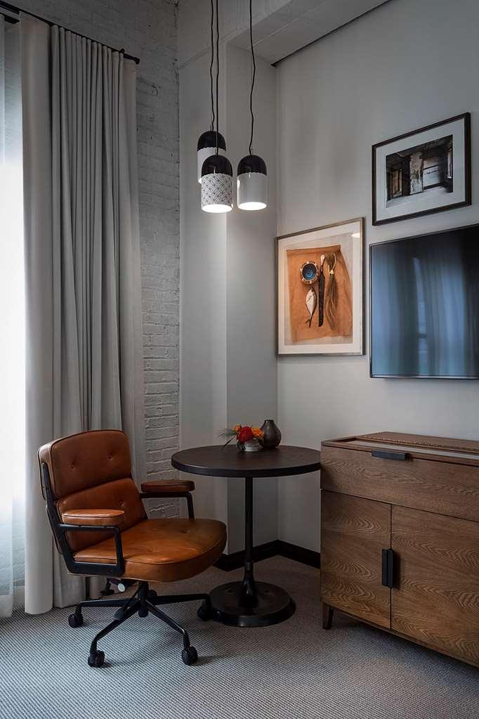 Crossroads Hotel Kansas City Room photo