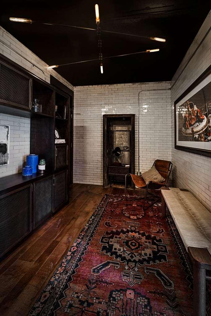 Crossroads Hotel Kansas City Room photo